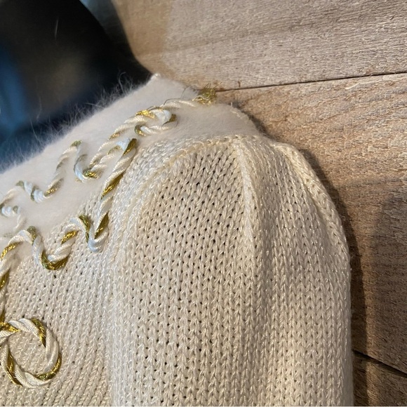 Vintage Franco Valeri women’s white embellished sweater in size x-large - Picture 5 of 8